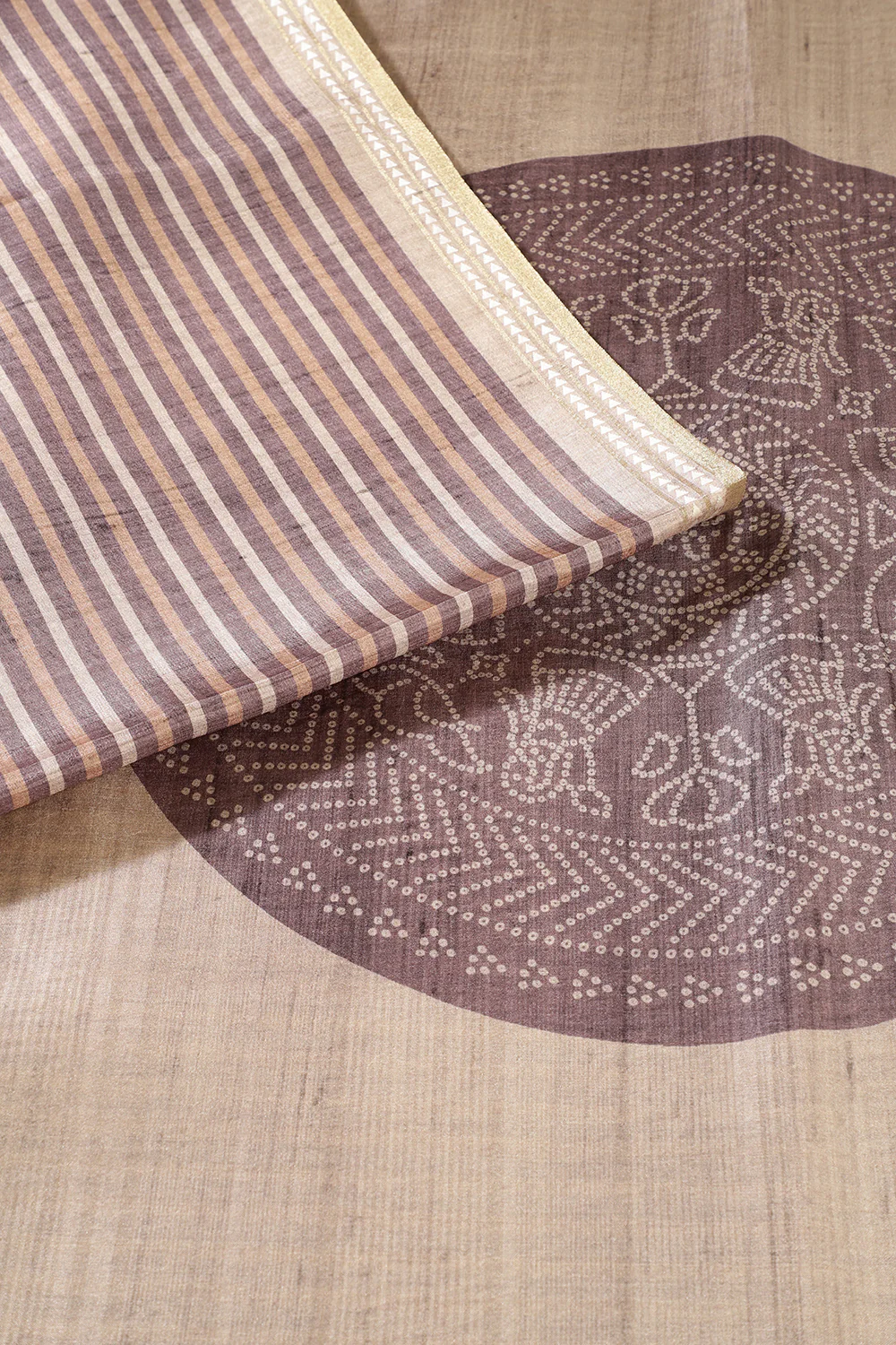 Beige And Grey Tussar Silk Printed Saree - Image 2