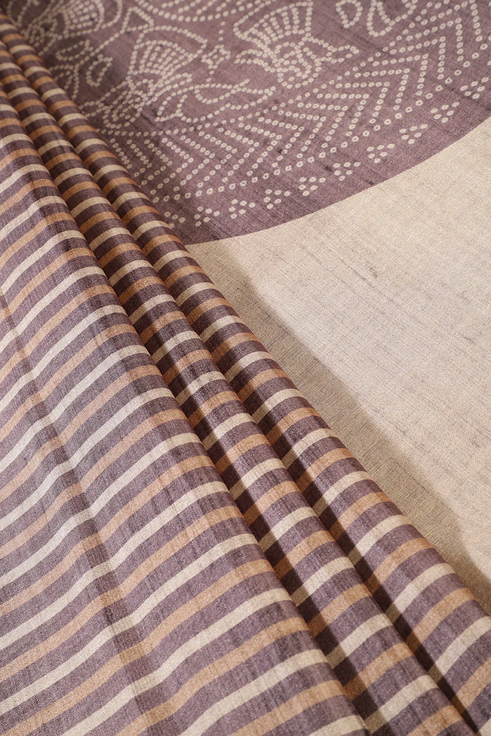 Beige And Grey Tussar Silk Printed Saree - Image 3