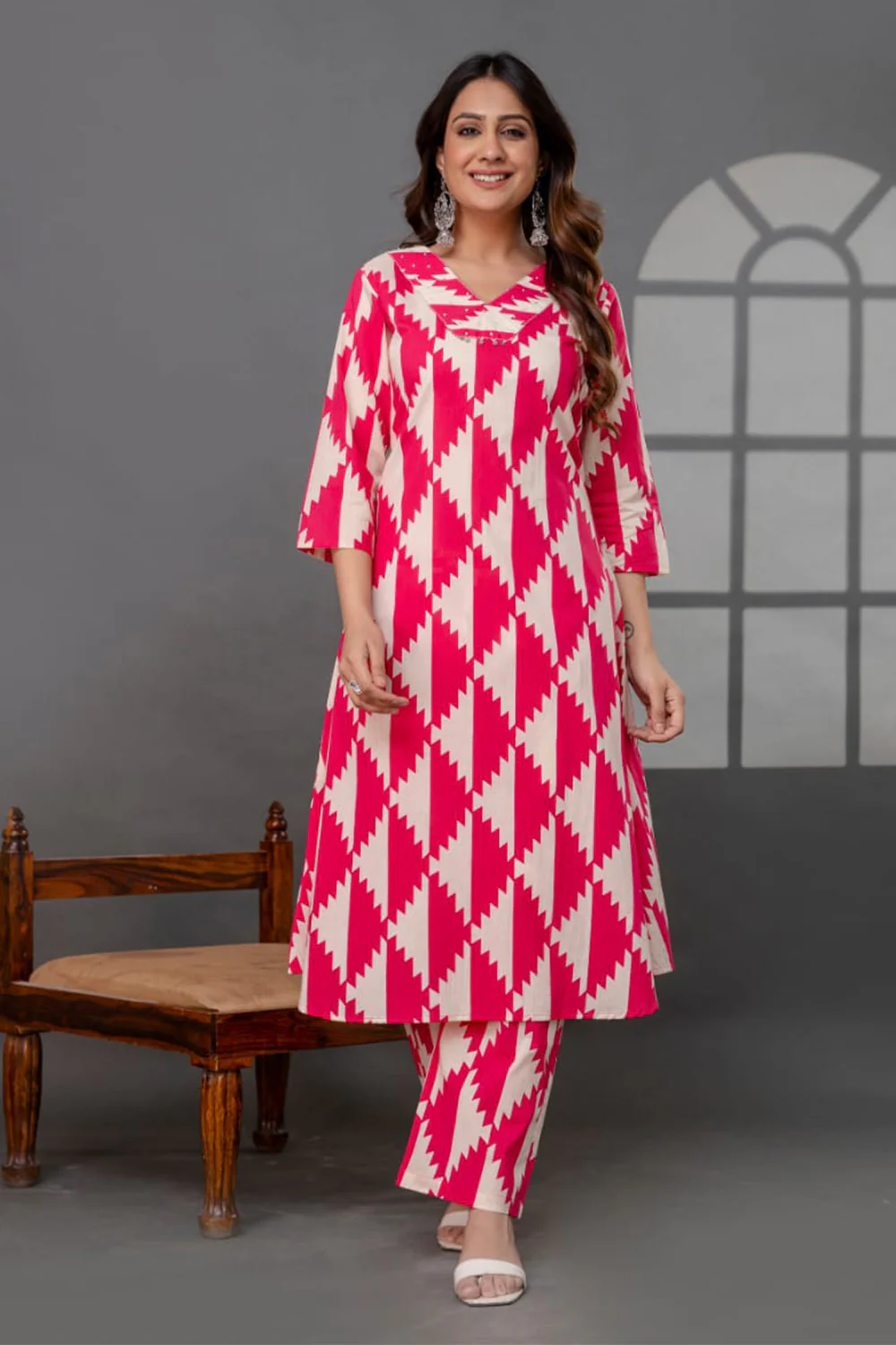 Beige And Magenta Printed Cotton Kurta Set - Image 3