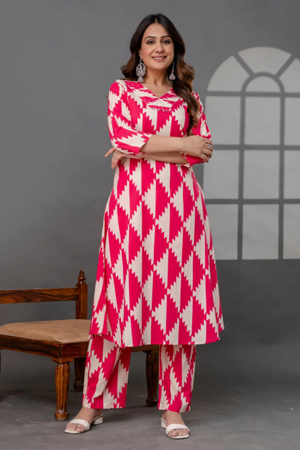 Beige And Magenta Printed Cotton Kurta Set - Image 4