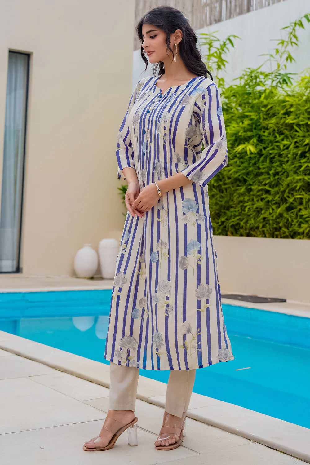 Beige & Blue Floral Printed Muslin Kurta Set - Image 4