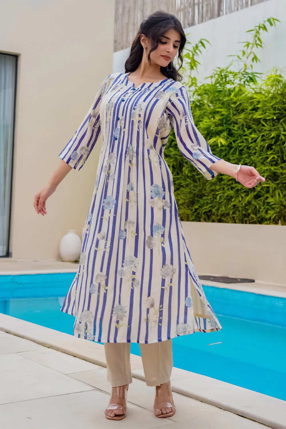 Beige & Blue Floral Printed Muslin Kurta Set - Image 5