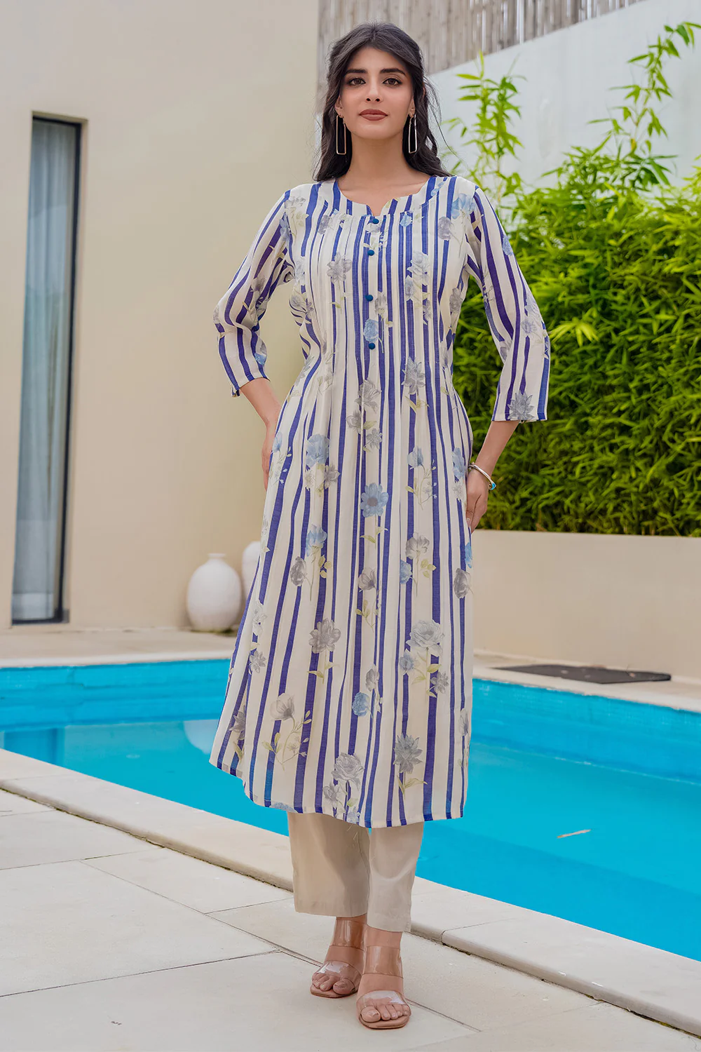 Beige & Blue Floral Printed Muslin Kurta Set - Image 7