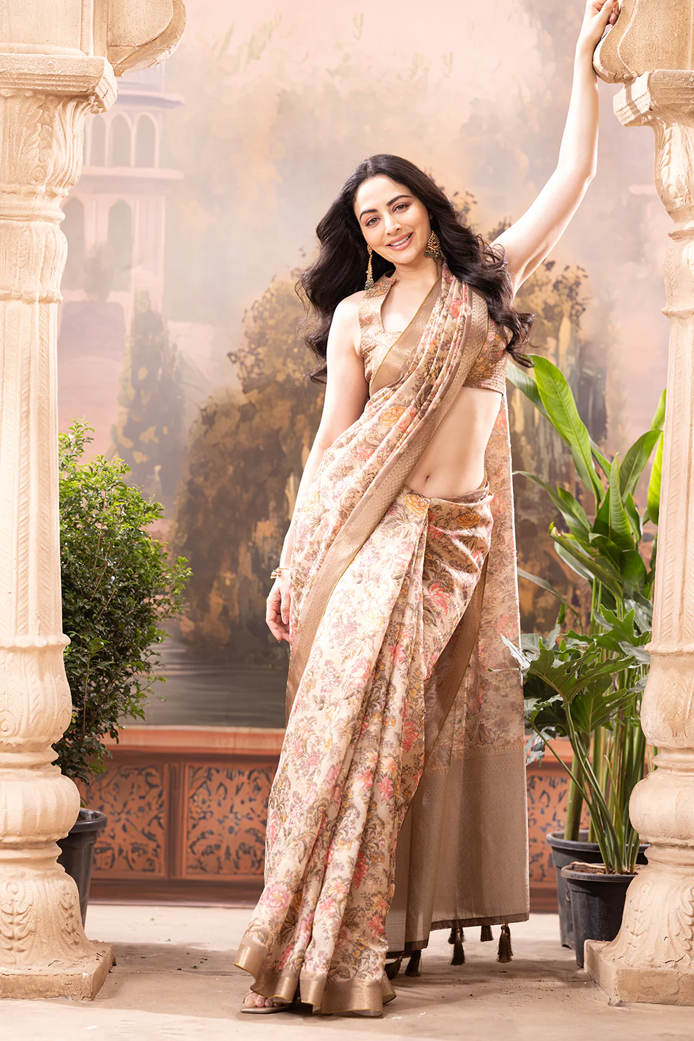 Beige Crepe Silk Floral Printed Saree - Image 2