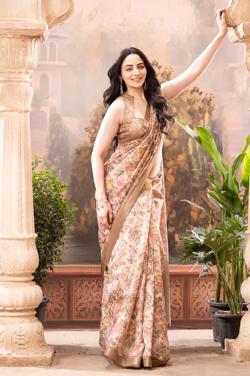 Beige Crepe Silk Floral Printed Saree - Image 4