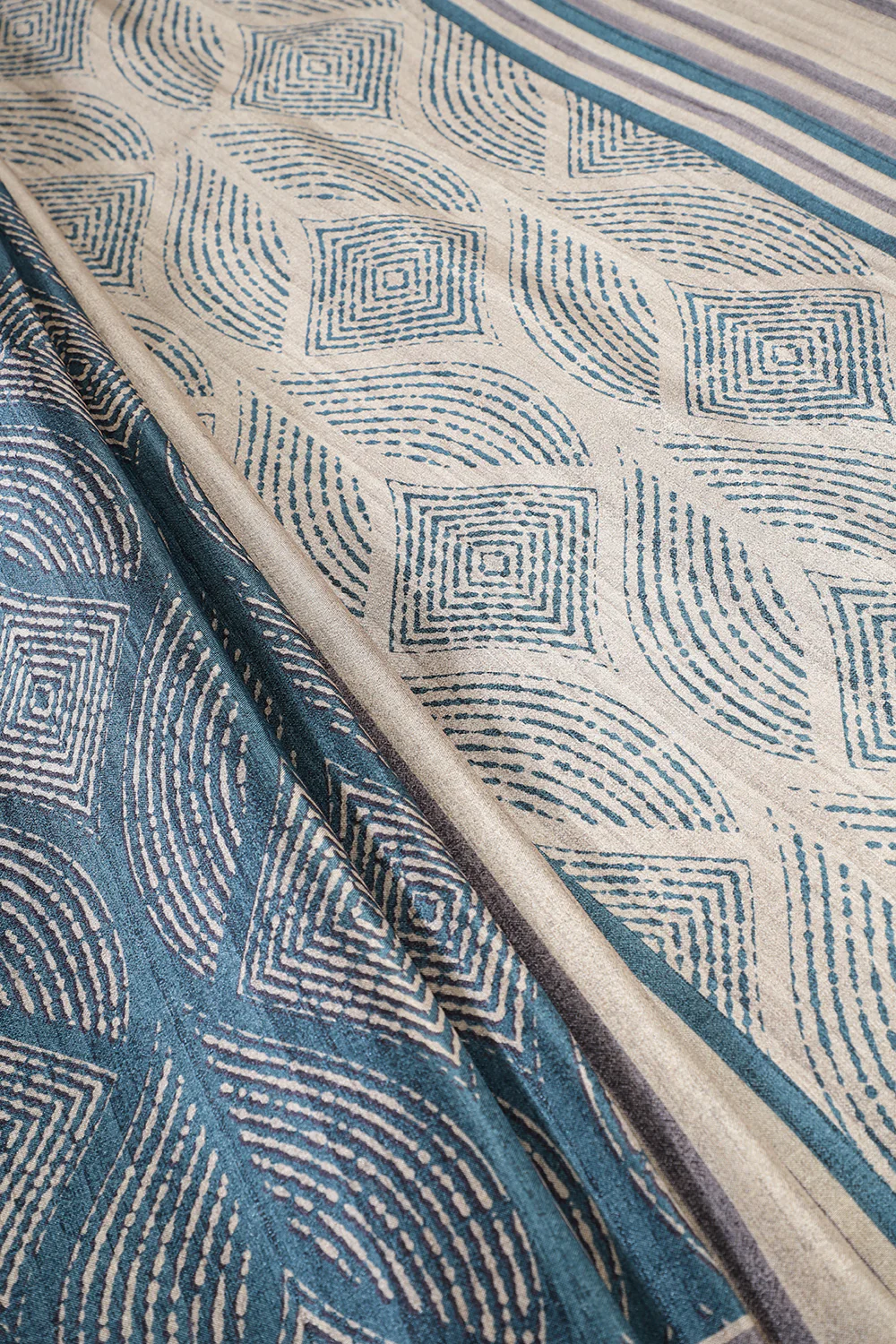 Beige & Pecific Blue Tussar Silk Printed Saree - Image 3