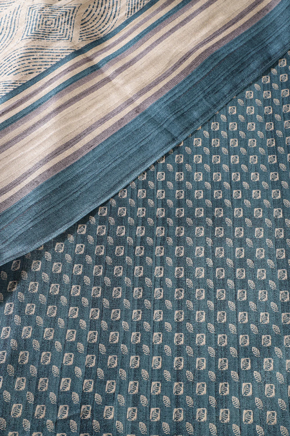 Beige & Pecific Blue Tussar Silk Printed Saree - Image 4