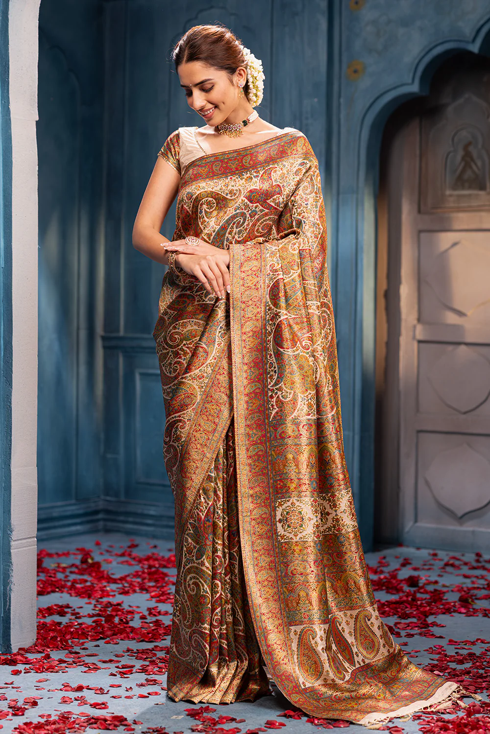 Beige Position Print Woven Silk Saree - Image 3