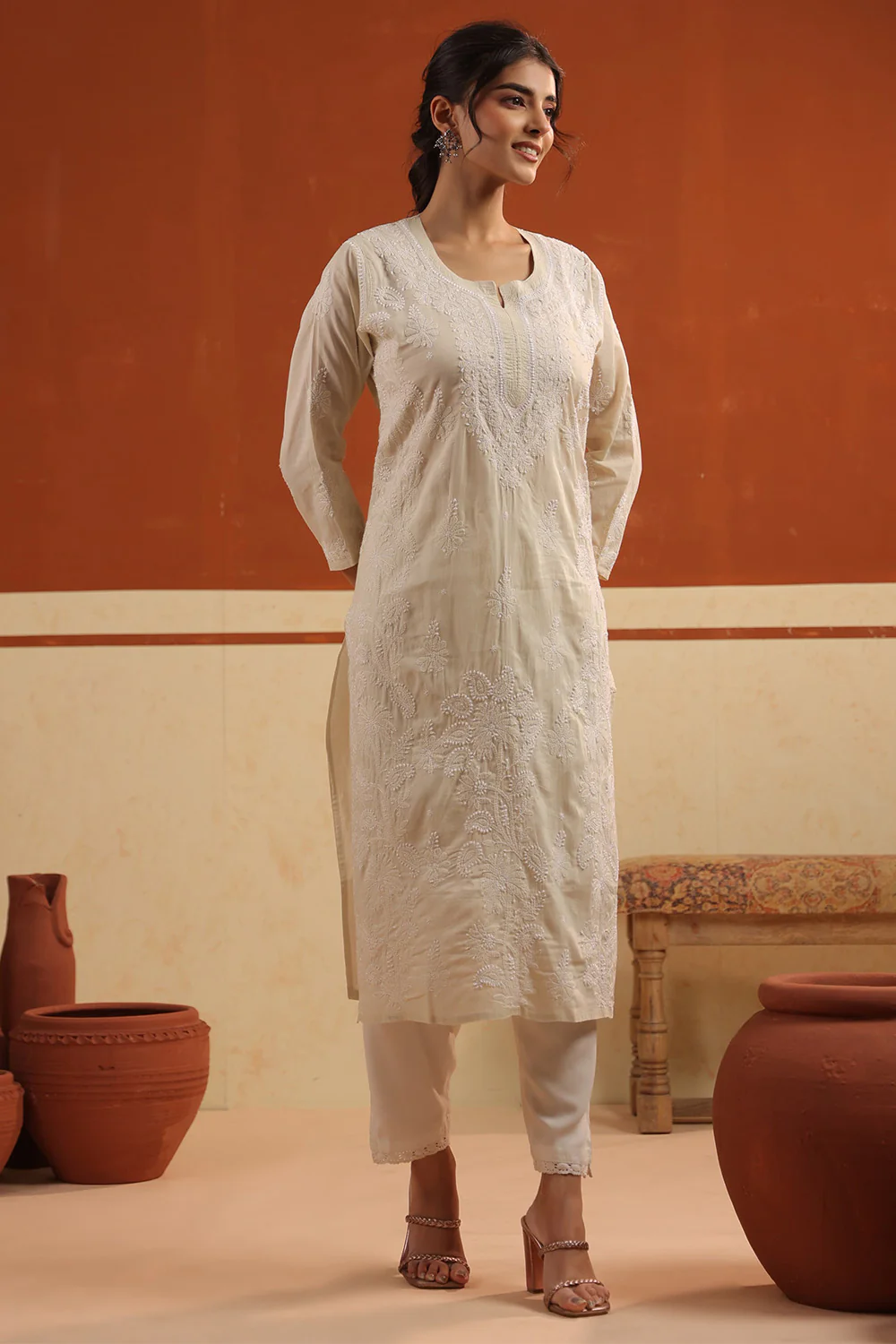 Beige Resham Embroidered Kurta - Image 3