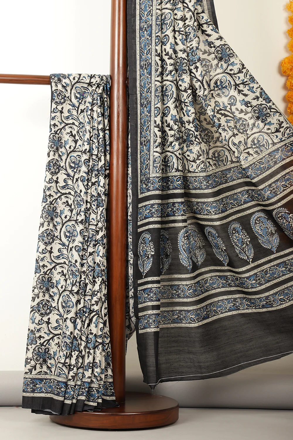 Black & Beige Cotton Floral Printed Saree - Image 4