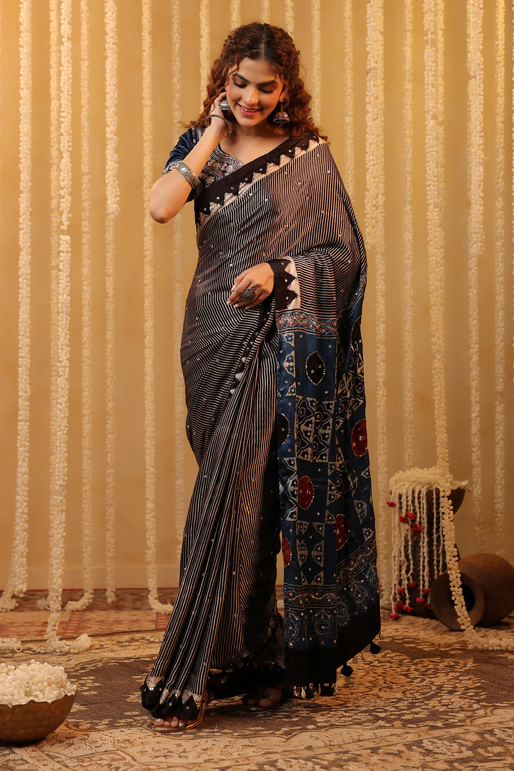 Black & Blue Pure Mulberry Silk Printed And Embroidered Saree - Image 4
