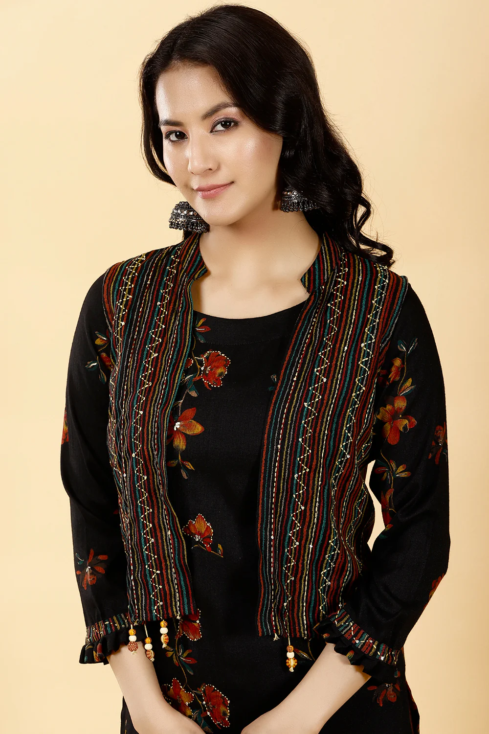 Black Colour Cotton Printed Kurta Set With Erhinc Jacket - Image 3