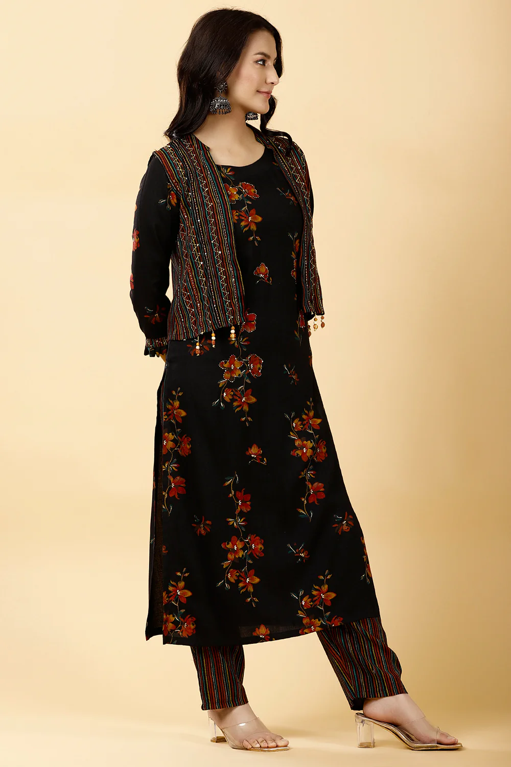 Black Colour Cotton Printed Kurta Set With Erhinc Jacket - Image 4