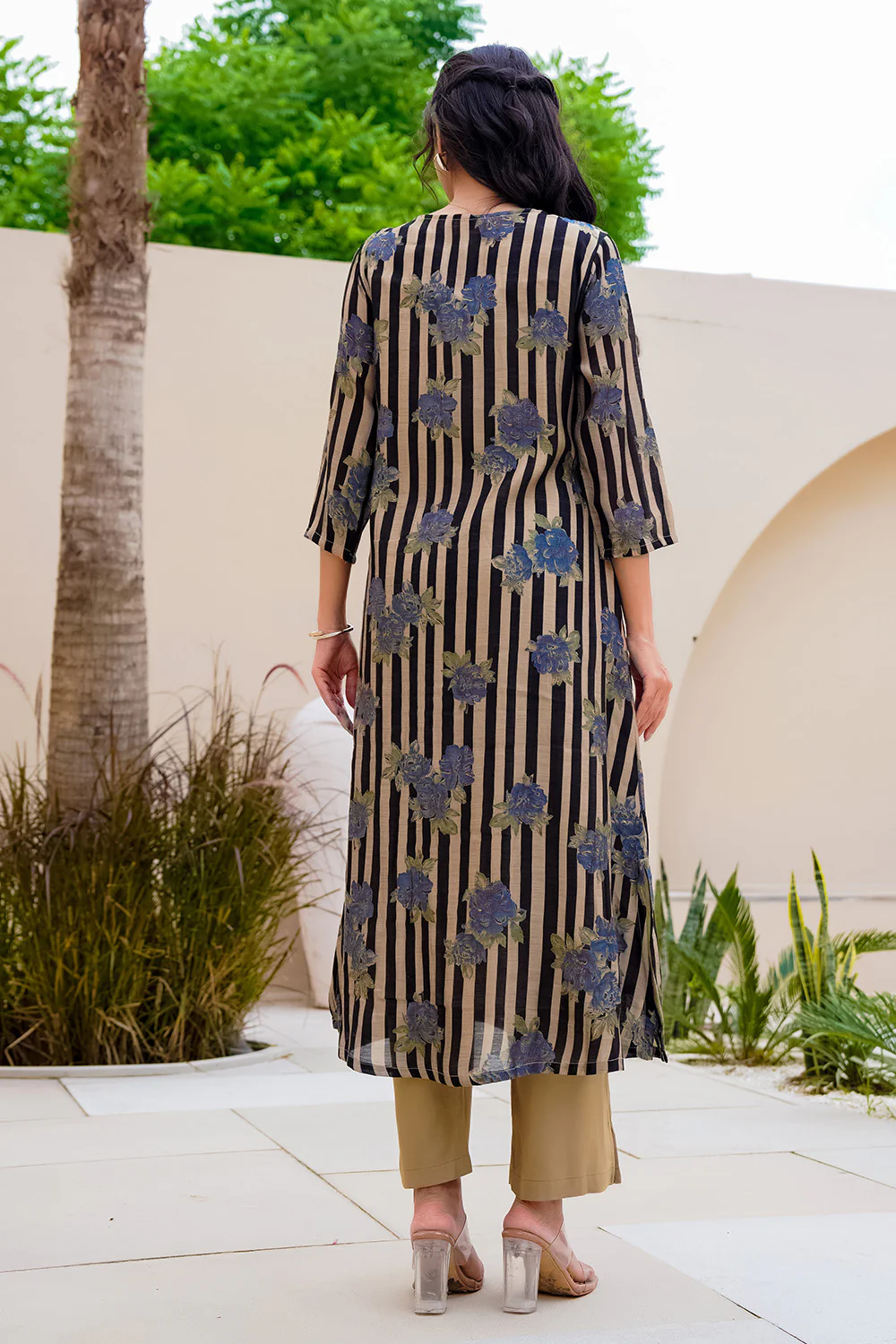 Black Muslin Floral Printed Kurta Set - Image 3
