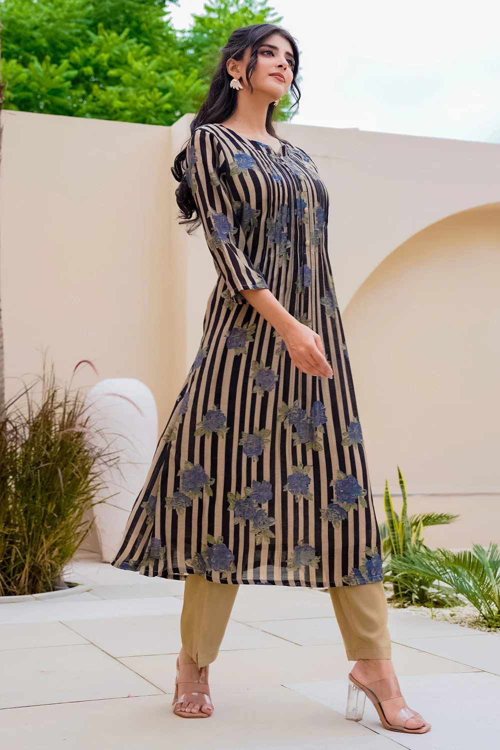 Black Muslin Floral Printed Kurta Set - Image 6
