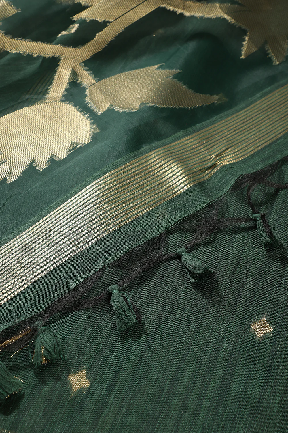 Bottle Green Tussar Silk Floral Zari Woven Saree - Image 4