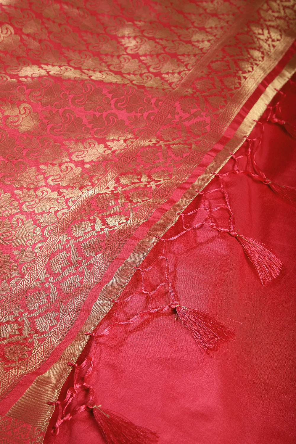 Carmine Pink Colour Silk Woven Saree - Image 4