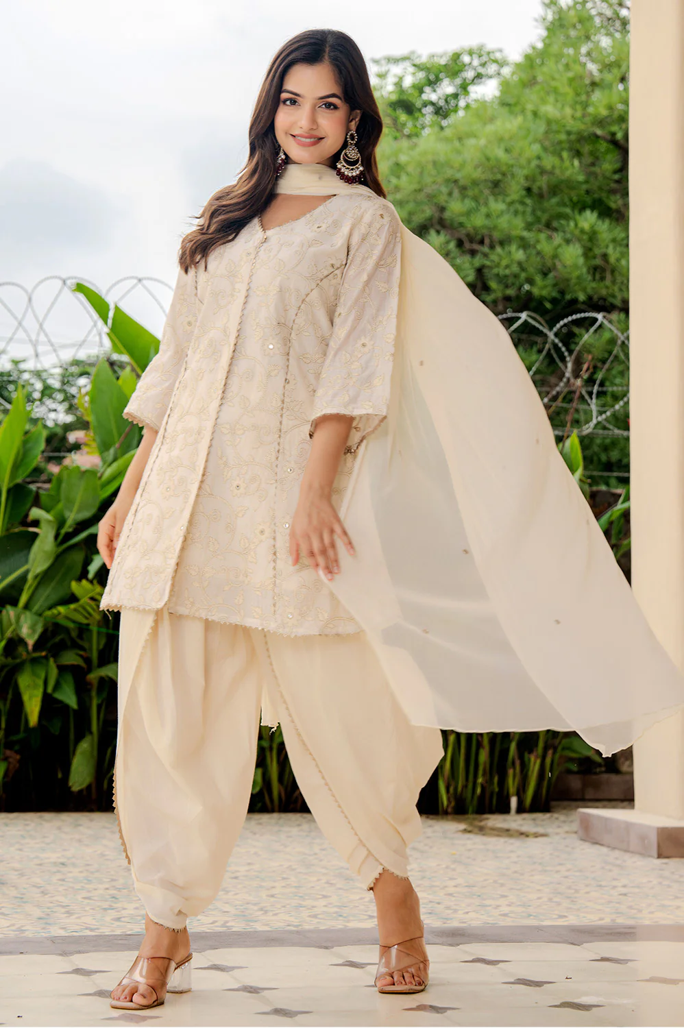 Cream Chanderi Embroidered And Gota-Patti Work Suit With Dhoti Style Pant - Image 2