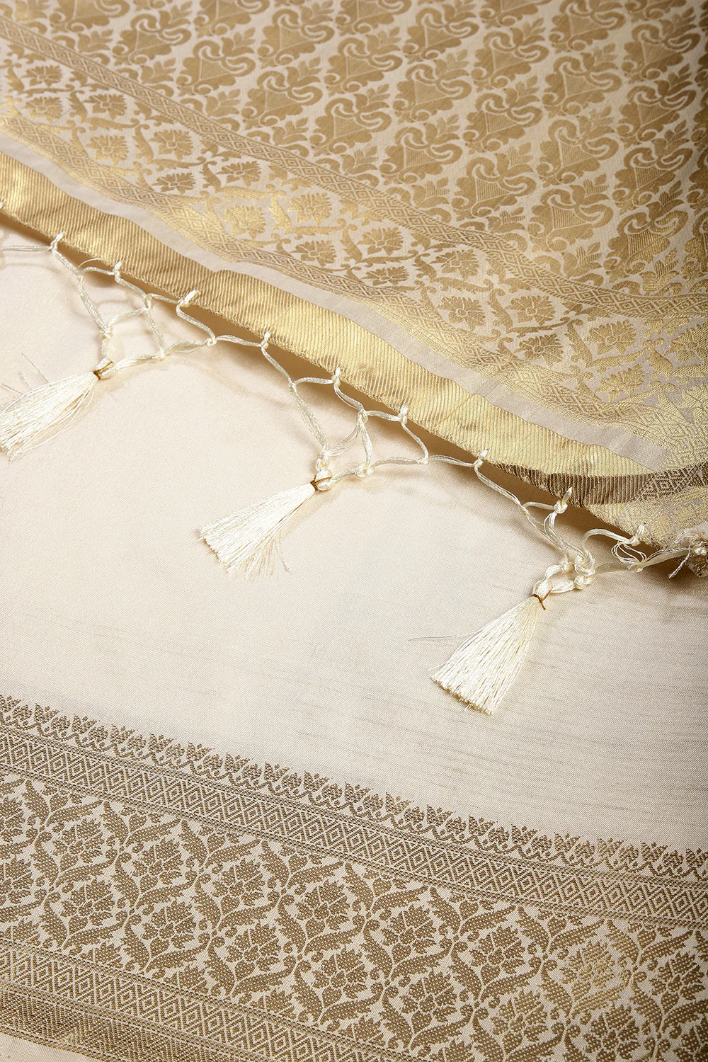 Cream Colour Silk Woven Saree - Image 2
