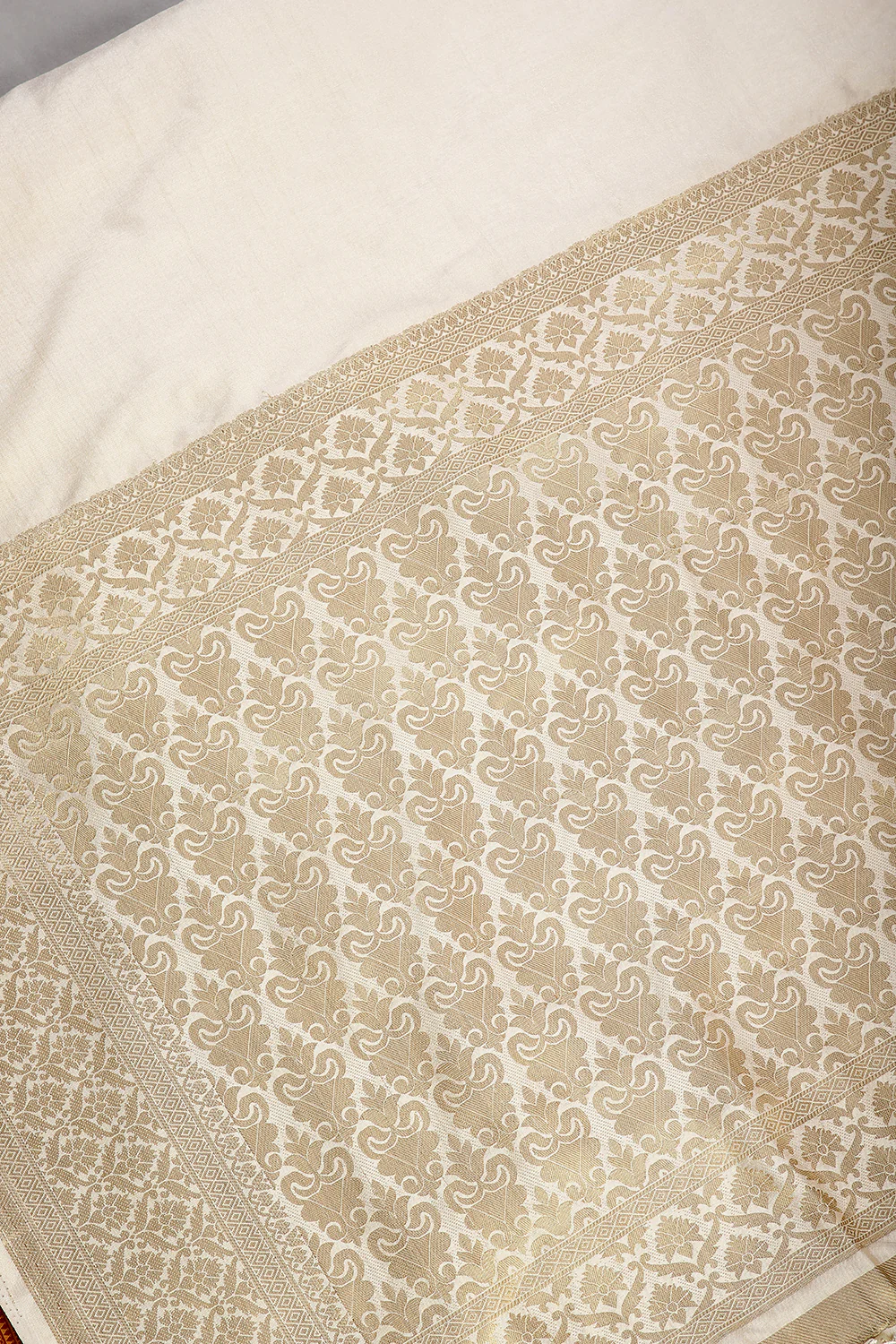 Cream Colour Silk Woven Saree - Image 3