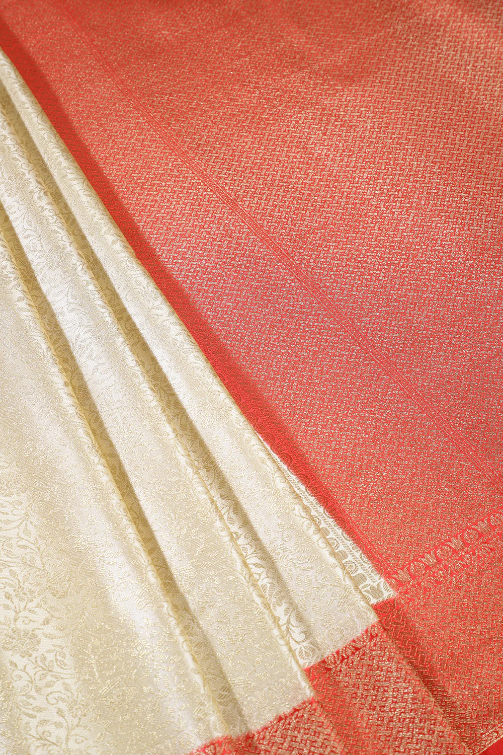 Cream & Red Floral Zari Woven Sarees - Image 2