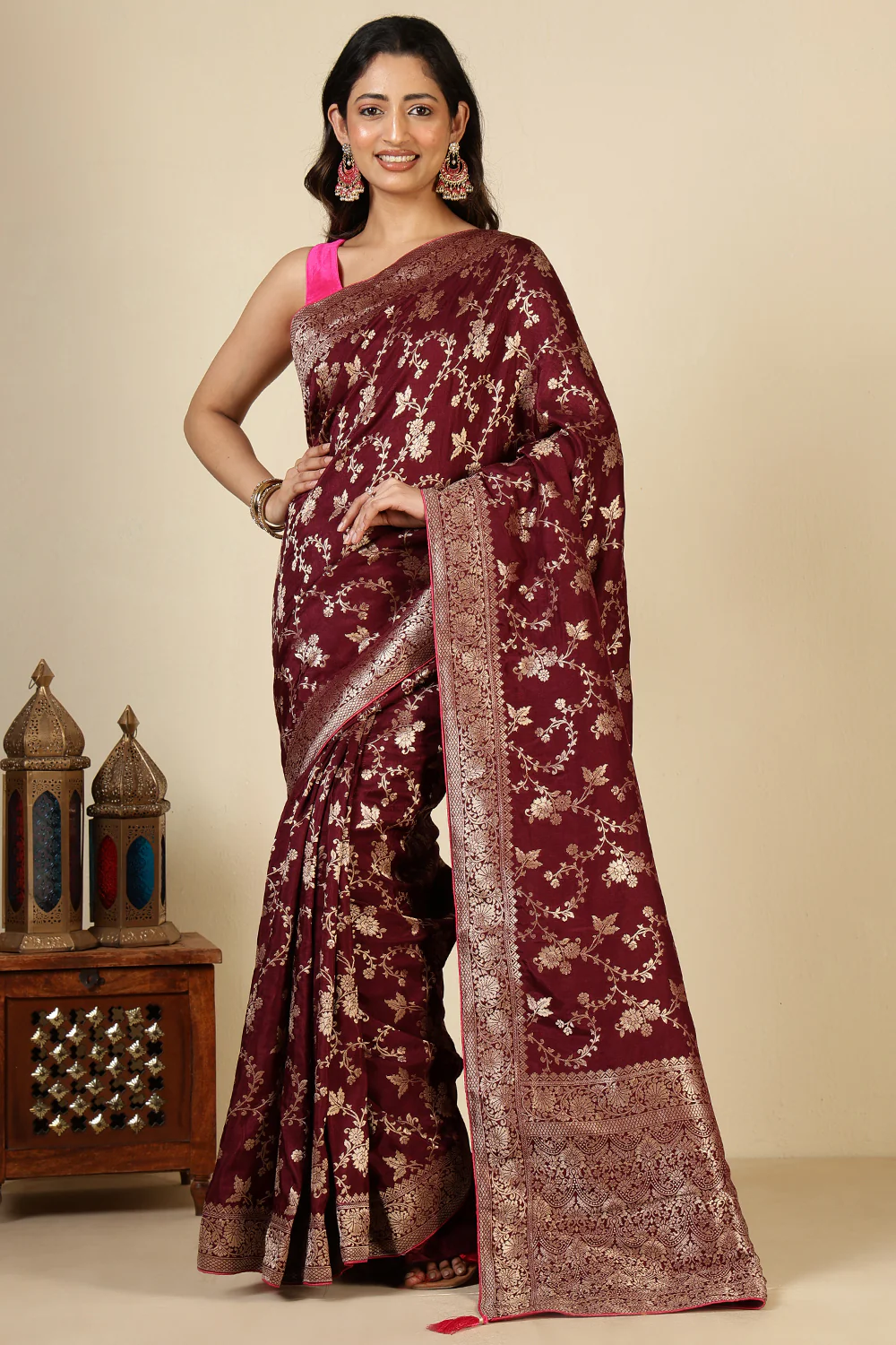 Dark Scarlet Banarasi Silk Zari Floral Zaal Woven Saree - Image 2