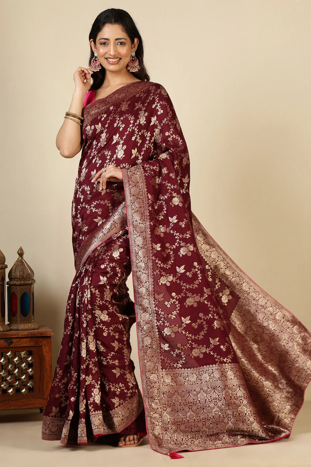 Dark Scarlet Banarasi Silk Zari Floral Zaal Woven Saree - Image 3
