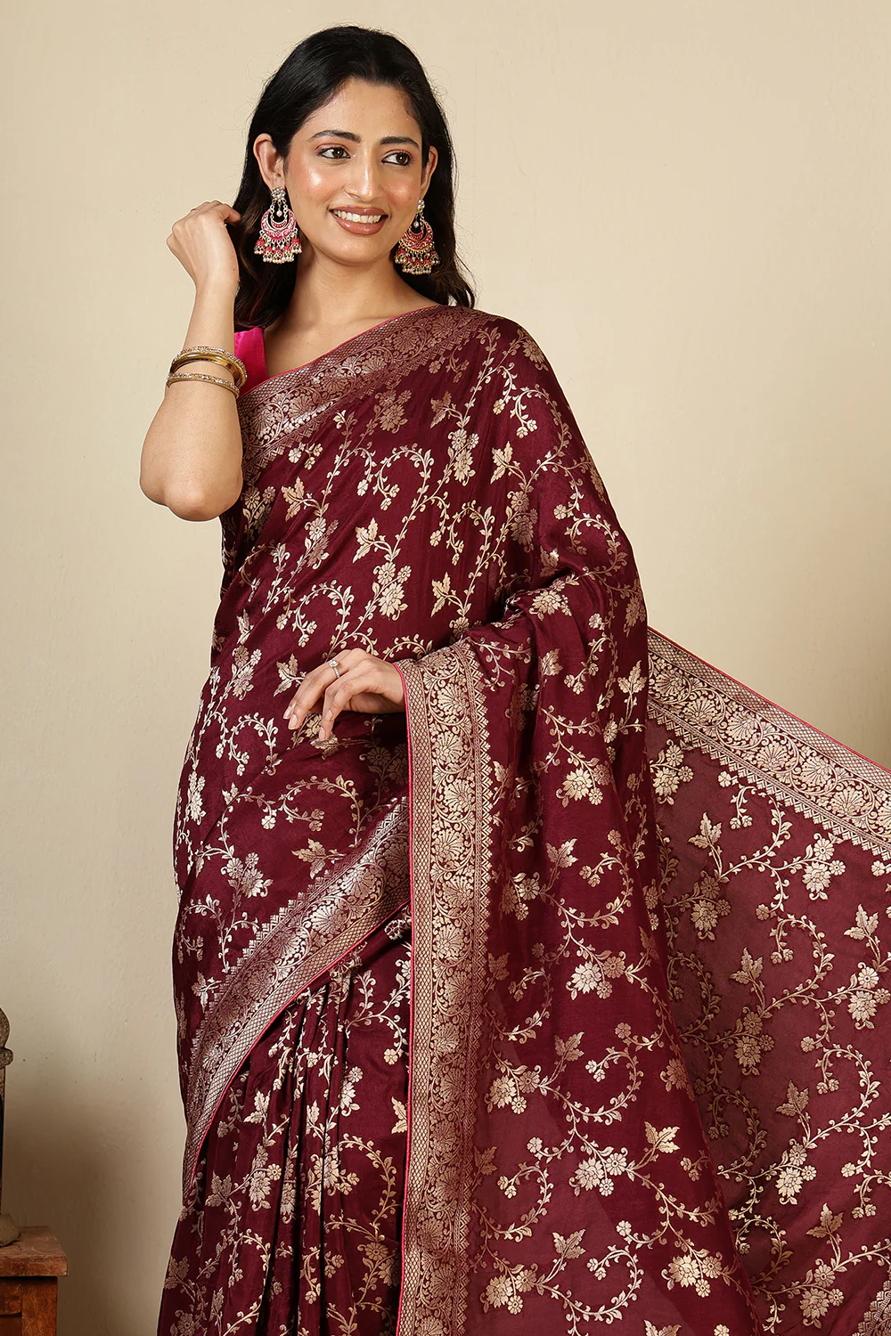 Dark Scarlet Banarasi Silk Zari Floral Zaal Woven Saree - Image 4