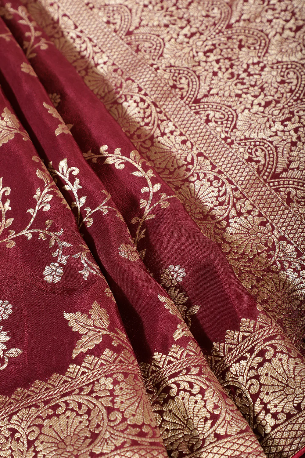 Dark Scarlet Banarasi Silk Zari Floral Zaal Woven Saree - Image 8