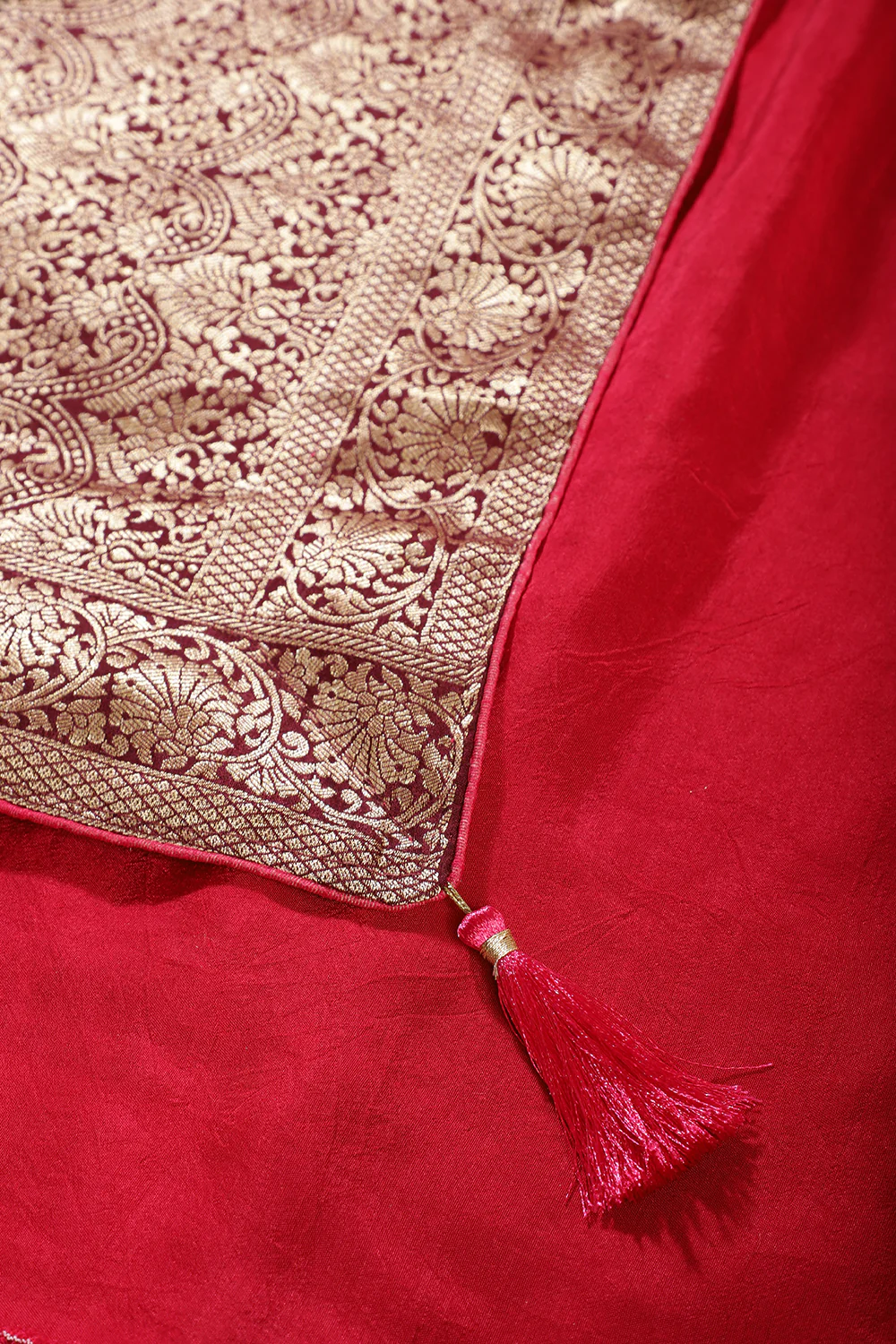 Dark Scarlet Banarasi Silk Zari Floral Zaal Woven Saree - Image 9