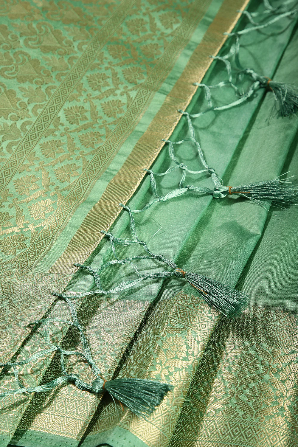 Dusty Green Colour Silk Woven Saree - Image 2