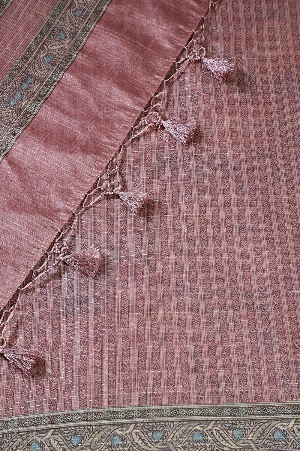 Dusty Pink Floral Printed Metallic Tissue Saree - Image 4