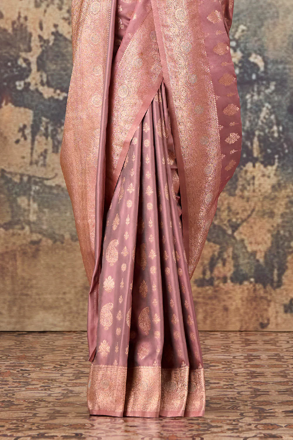 Dusty Pink Woven Silk Banarasi Saree - Image 3