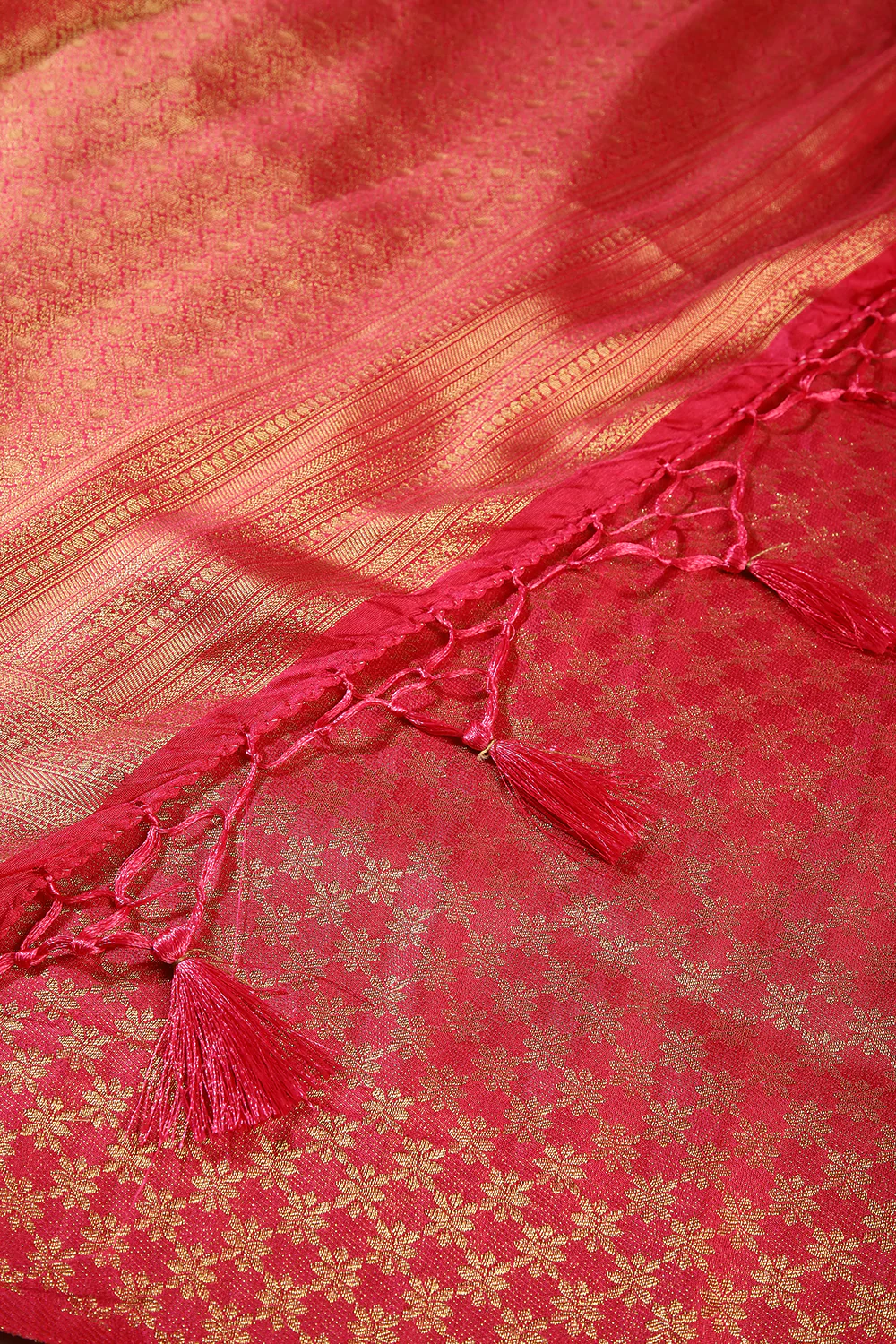 Fuchsia Pink Color Soft Silk Leheria Zari Woven Saree - Image 4