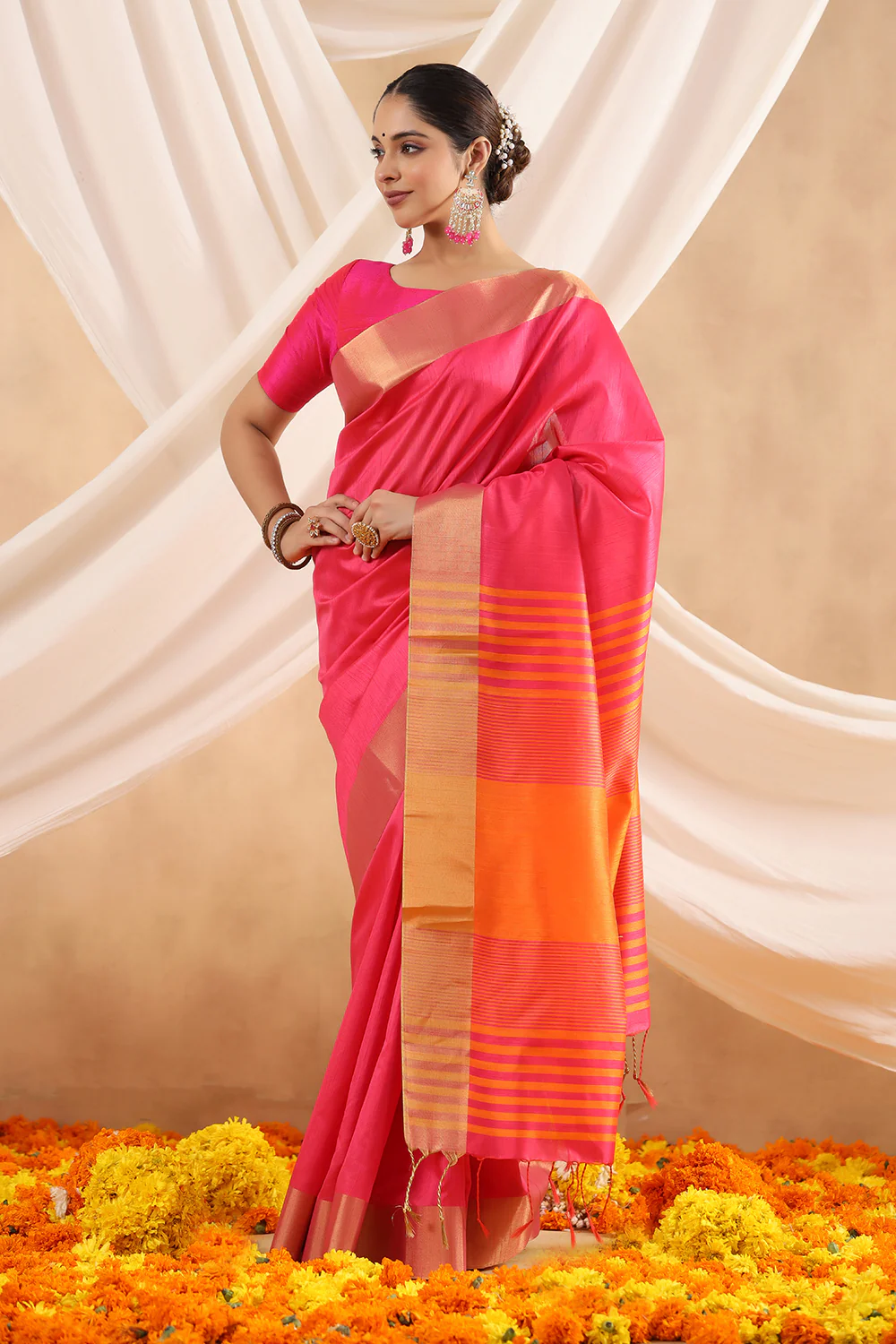 Fuchsia Pink Colour Silk Woven Saree - Image 3