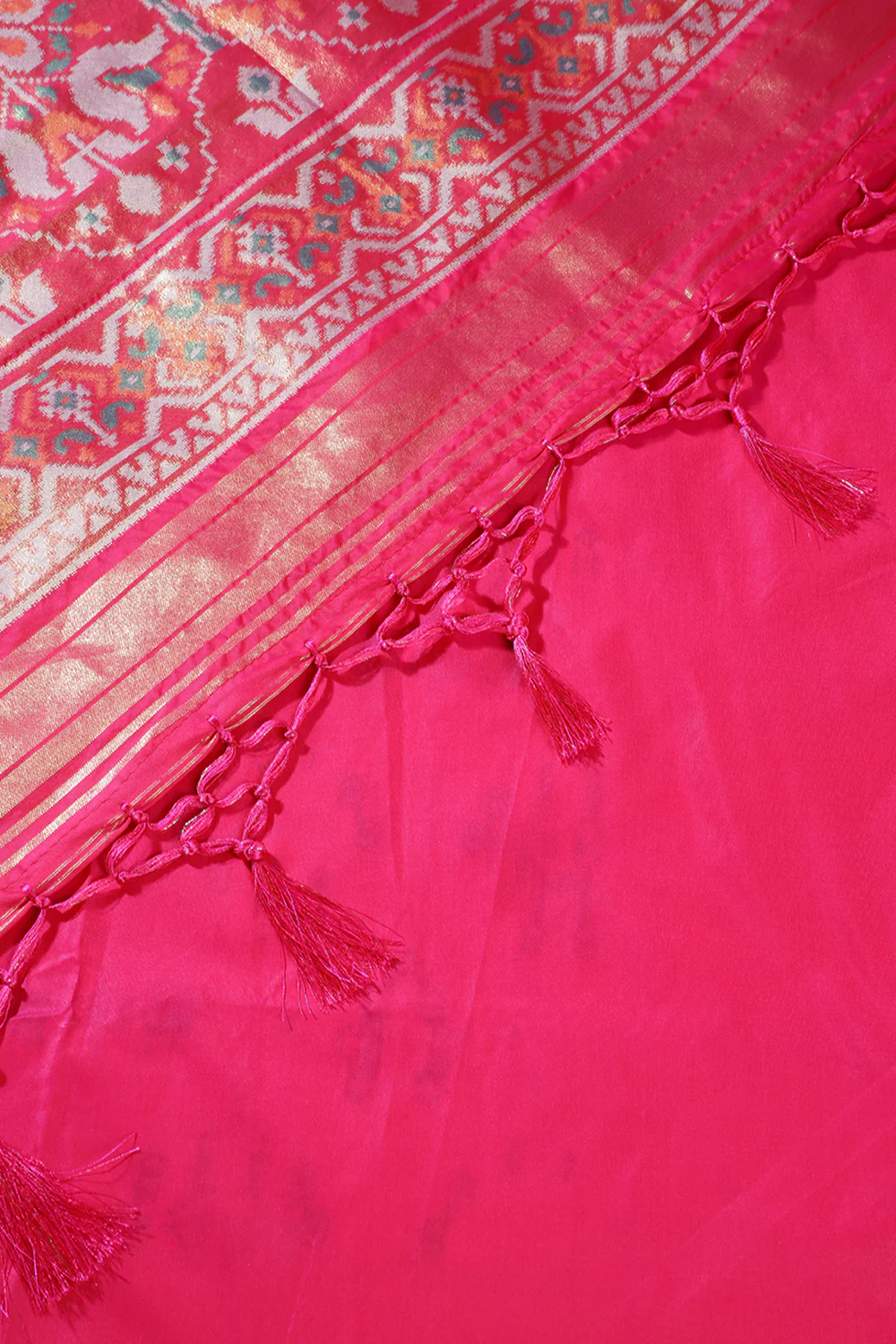 Fuchsia Pink Silk Patola Woven Saree - Image 4