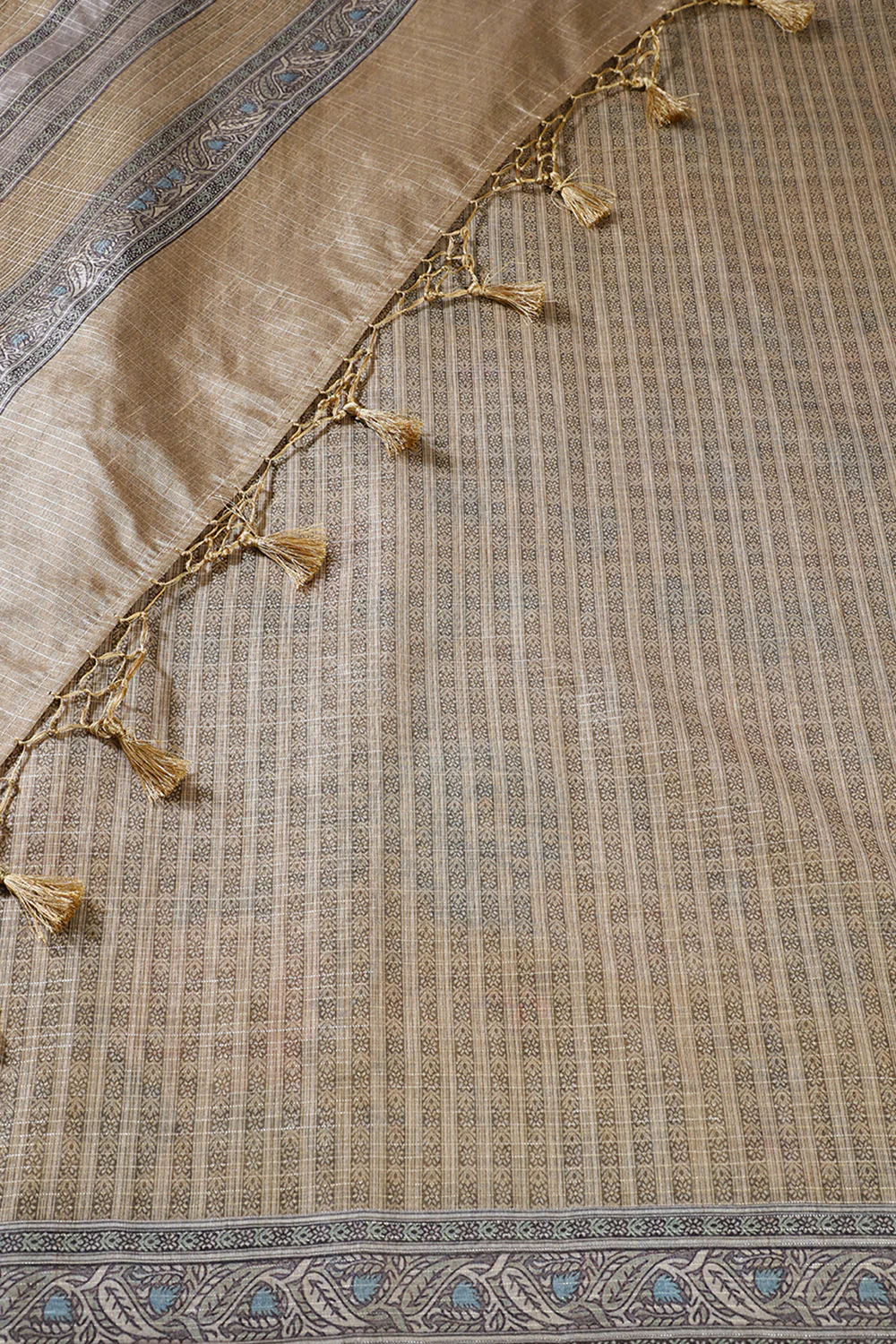 Gold Floral Printed Metallic Tissue Saree - Image 4