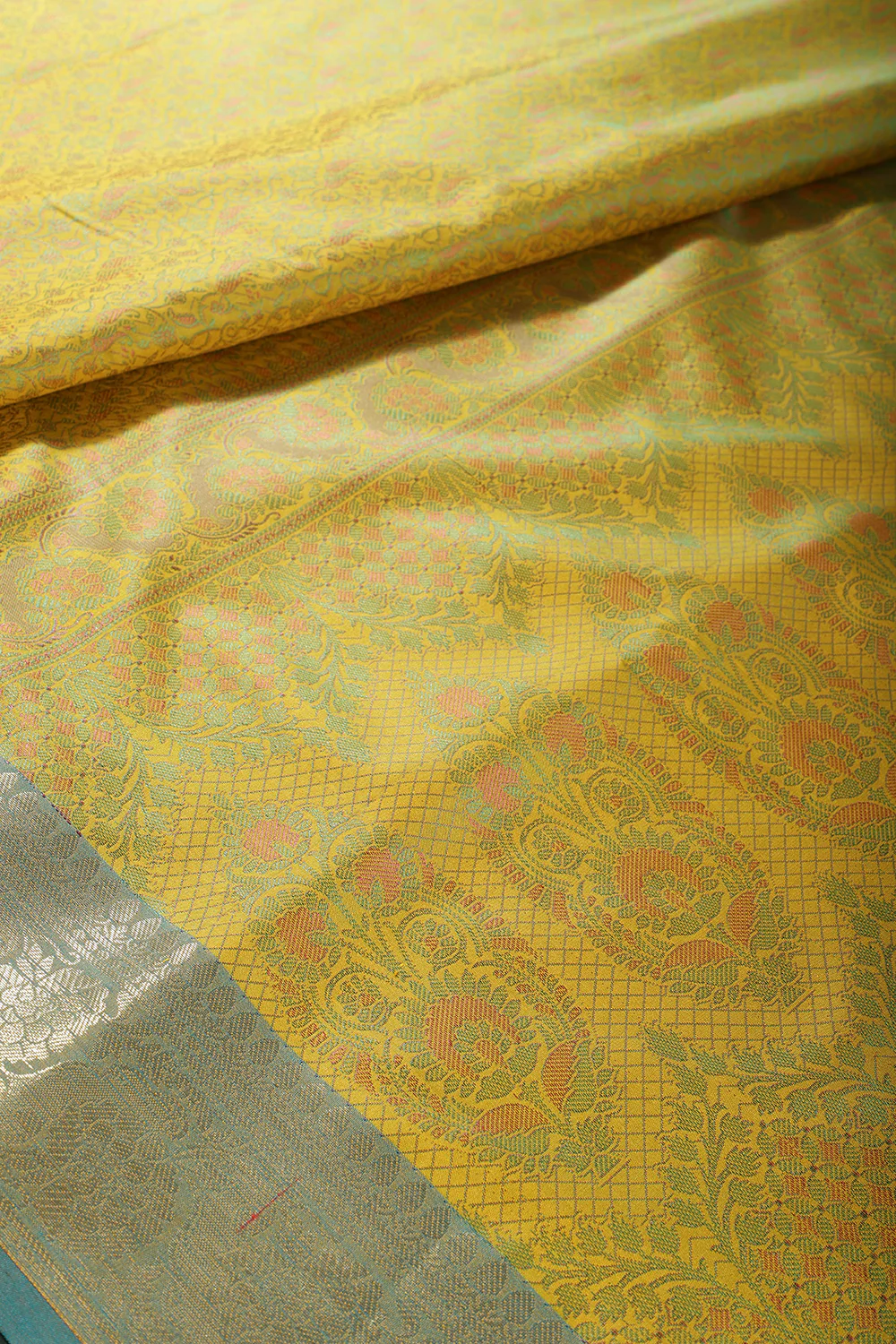 Green Color Cotton Silk Resham & Zari Woven Saree - Image 4