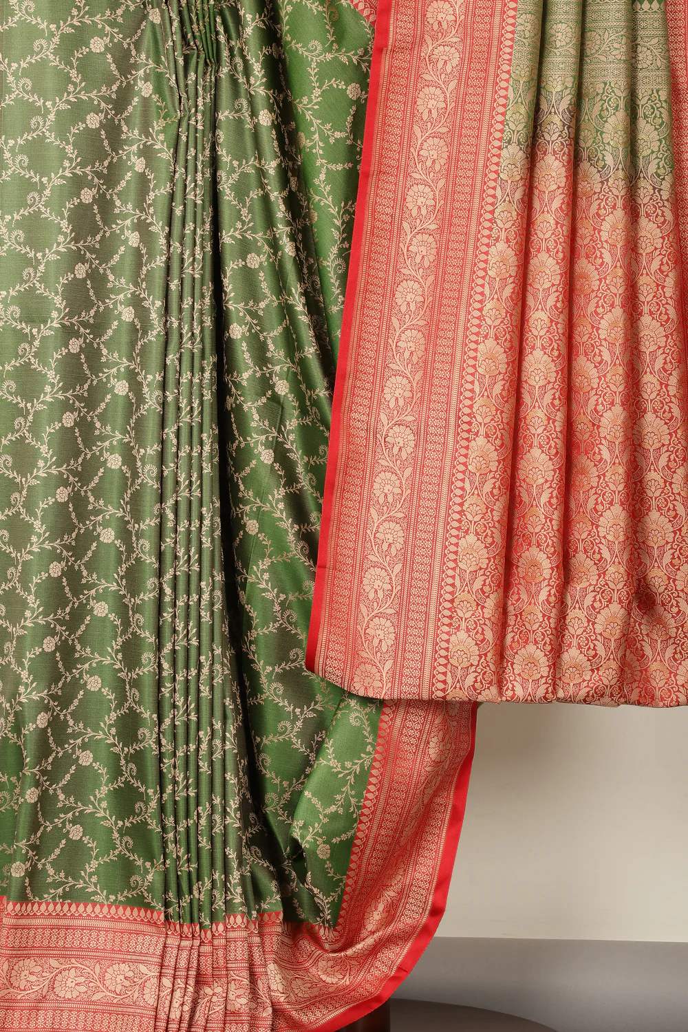 Green & Red Dual Toned Silk Floral Jal Woven Saree - Image 2