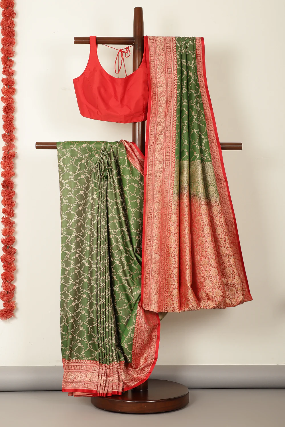 Green & Red Dual Toned Silk Floral Jal Woven Saree - Image 3