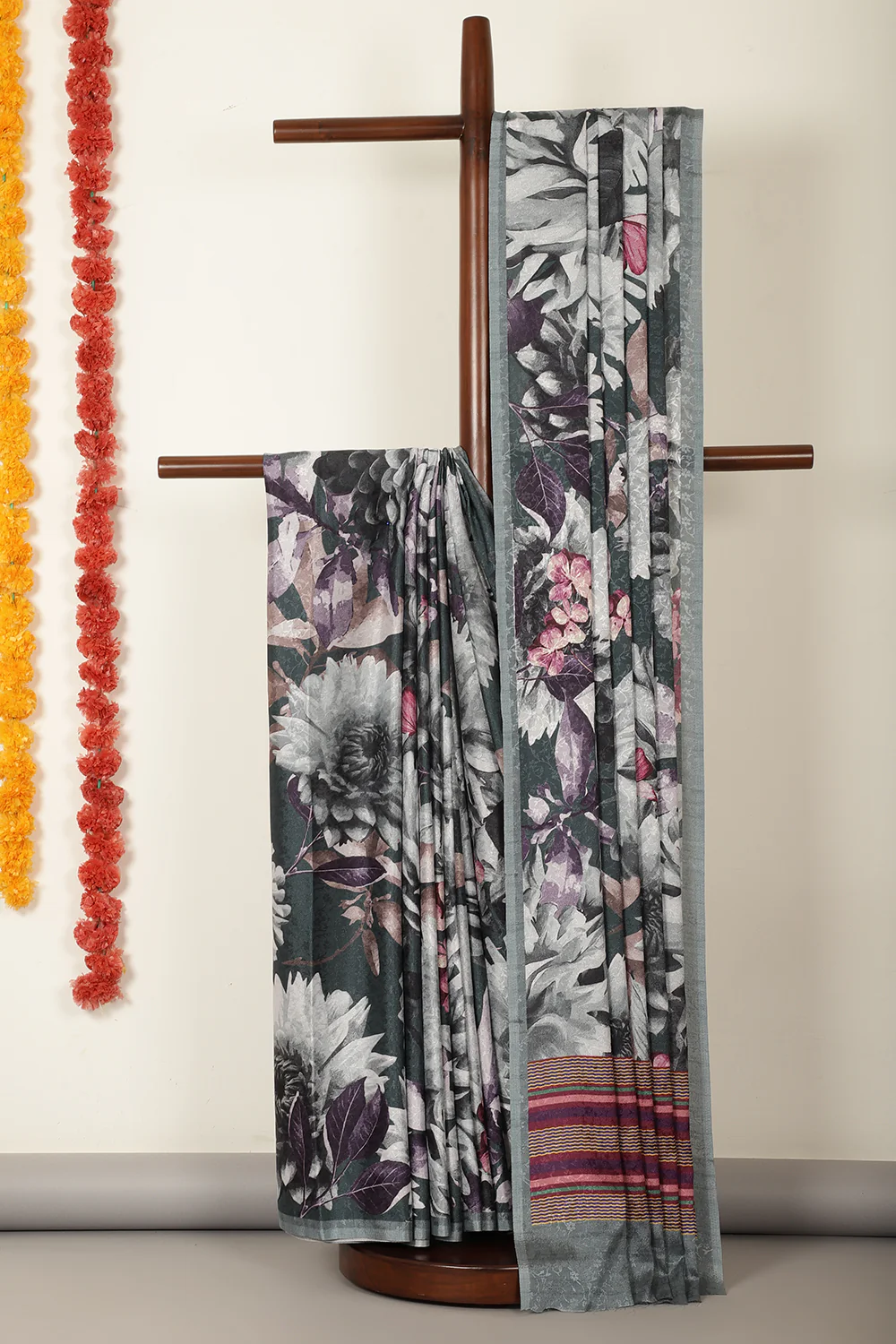 Grey Color Jacquard Silk Printed Saree - Image 2