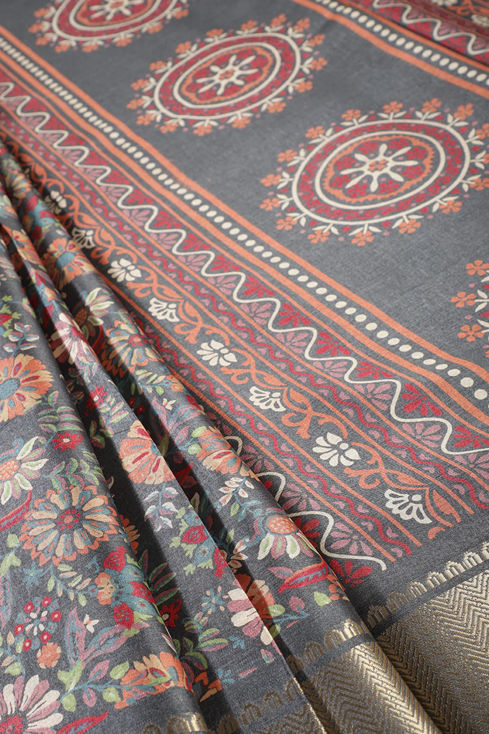 Grey Colour Floral Printed Cotton Silk Saree - Image 2