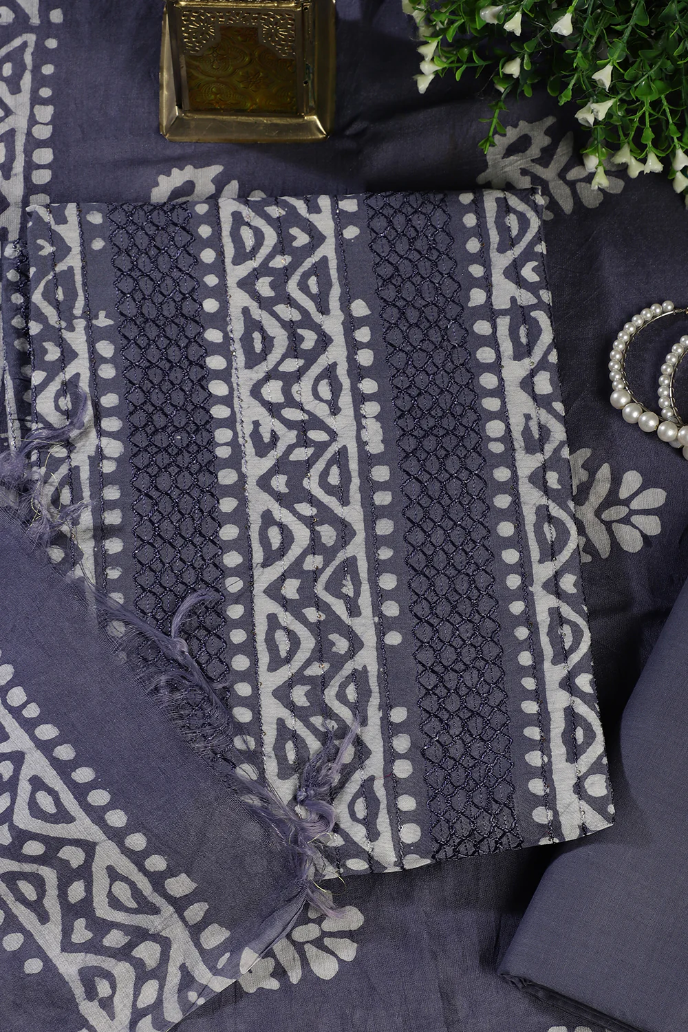Grey Cotton Printed And Resham Embroidered Unstitched Suit Material - Image 4