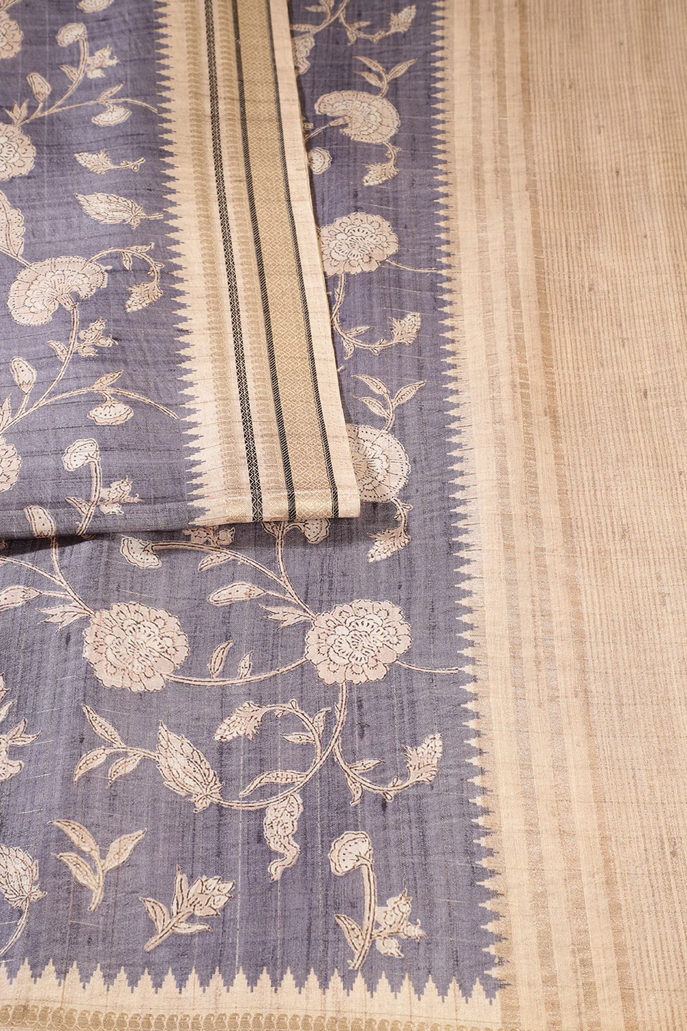 Grey Cotton Silk Floral Printed Saree - Image 4