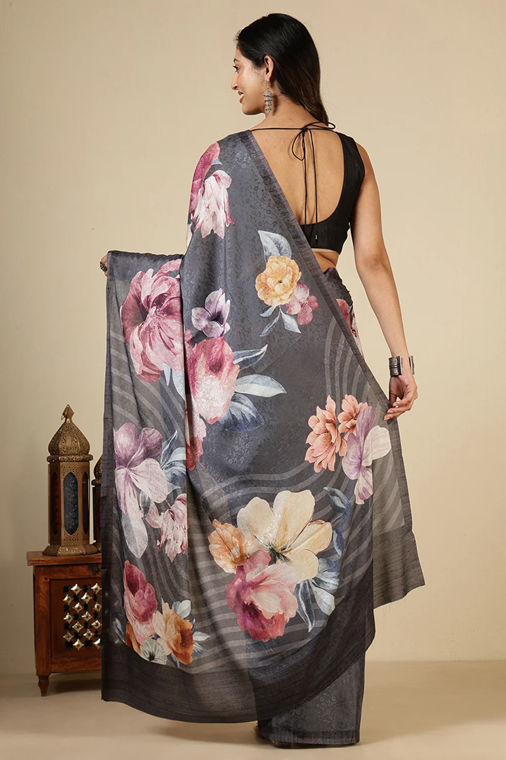 Grey Printed Jacquard Silk Saree - Image 5