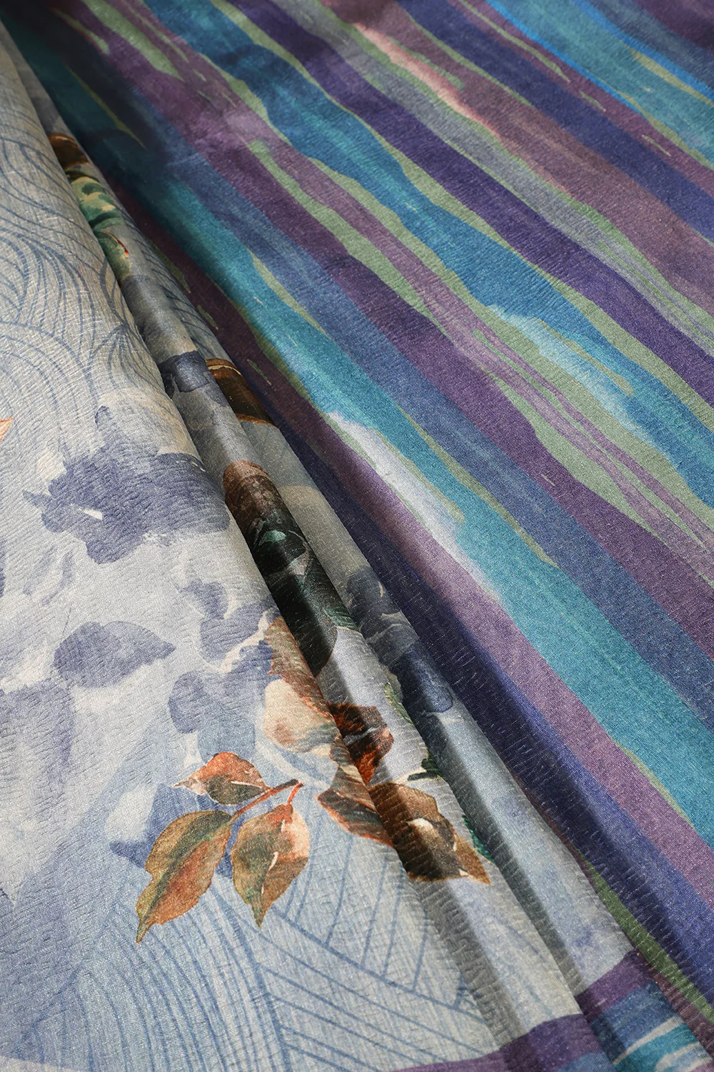Grey Printed Tussar Silk Saree - Image 3