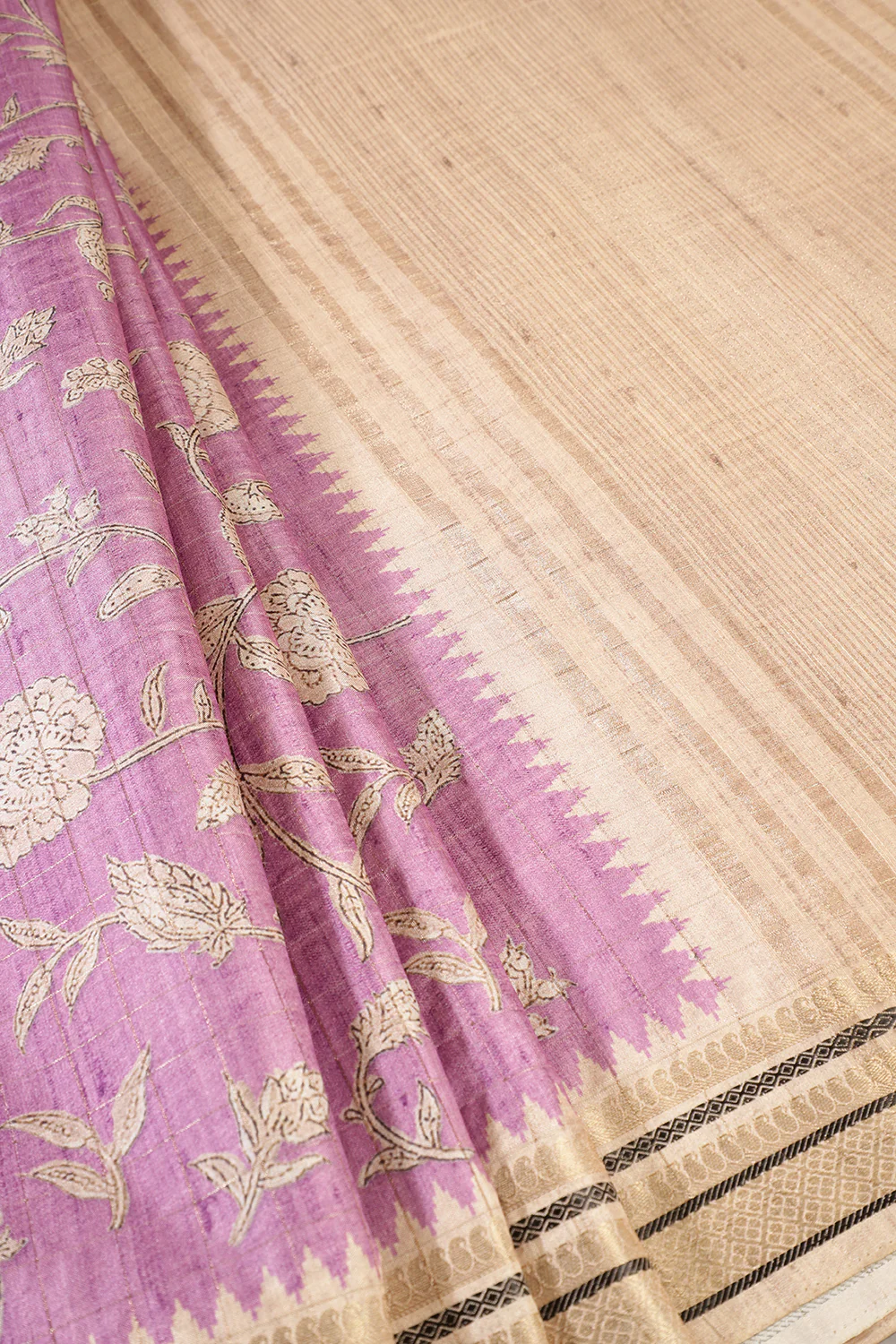 Lavender Floral Printed Cotton Silk Saree - Image 3