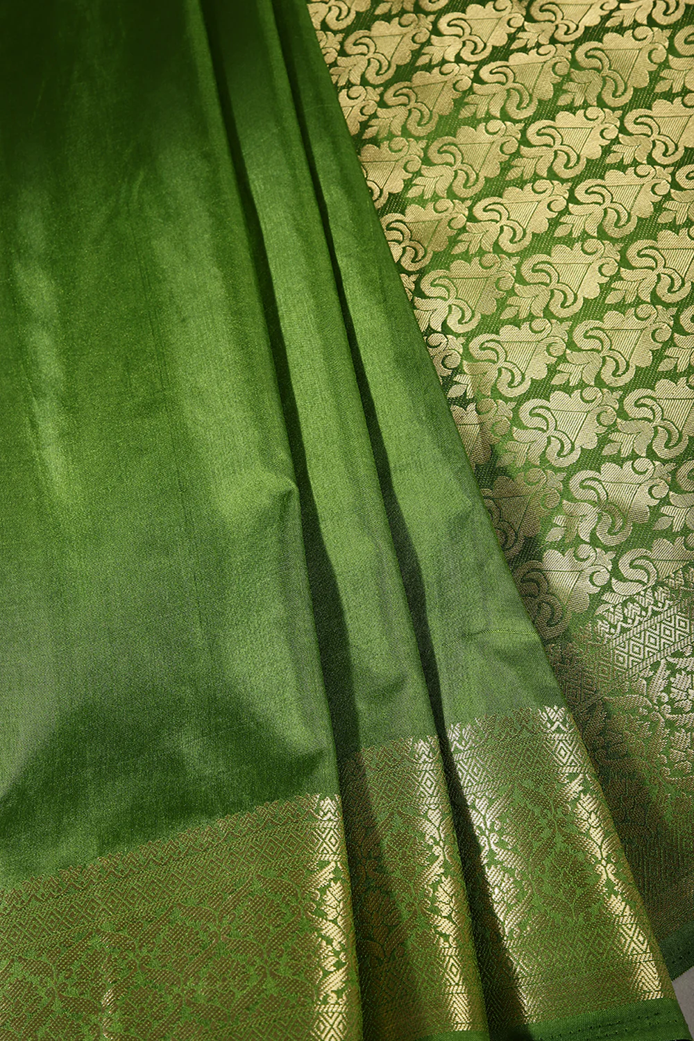 Leaf Green Colour Silk Woven Saree - Image 2