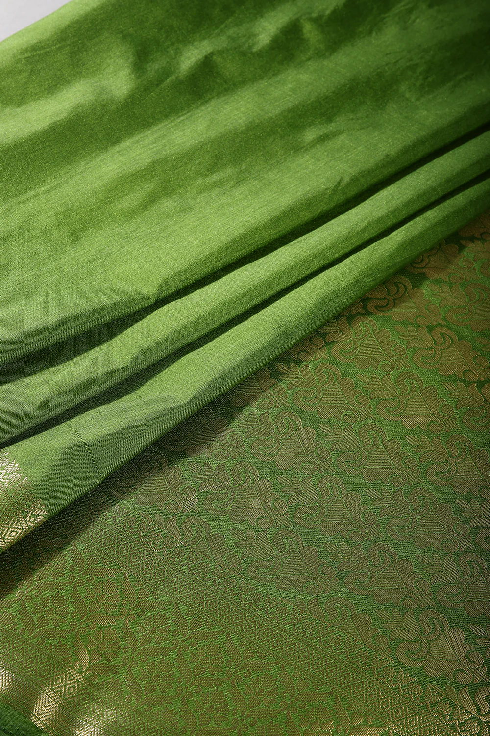 Leaf Green Colour Silk Woven Saree - Image 3