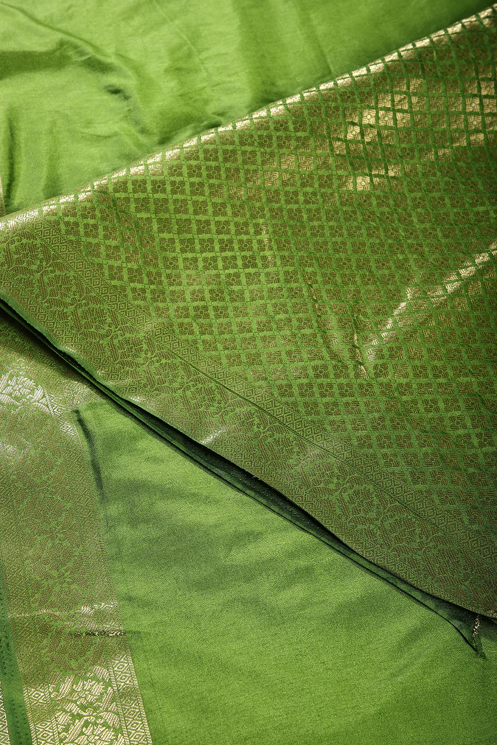 Leaf Green Colour Silk Woven Saree - Image 4